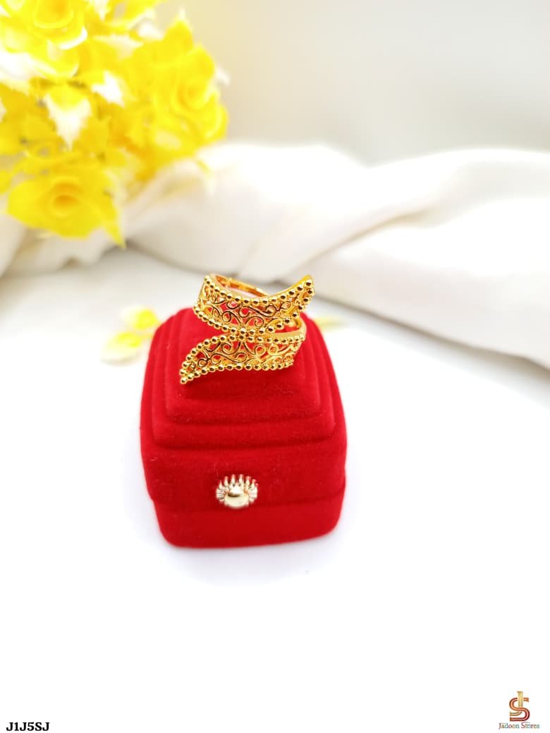 ARTIFICIAL GOLD RING