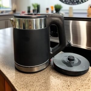 Silver criest kettle